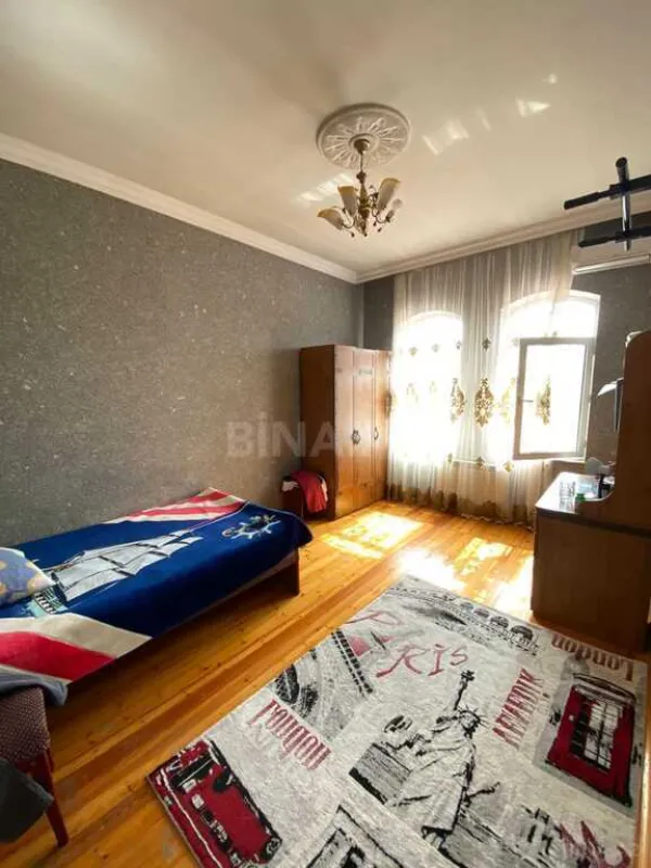 Satılır 5 otaqlı həyət evi 265 m²