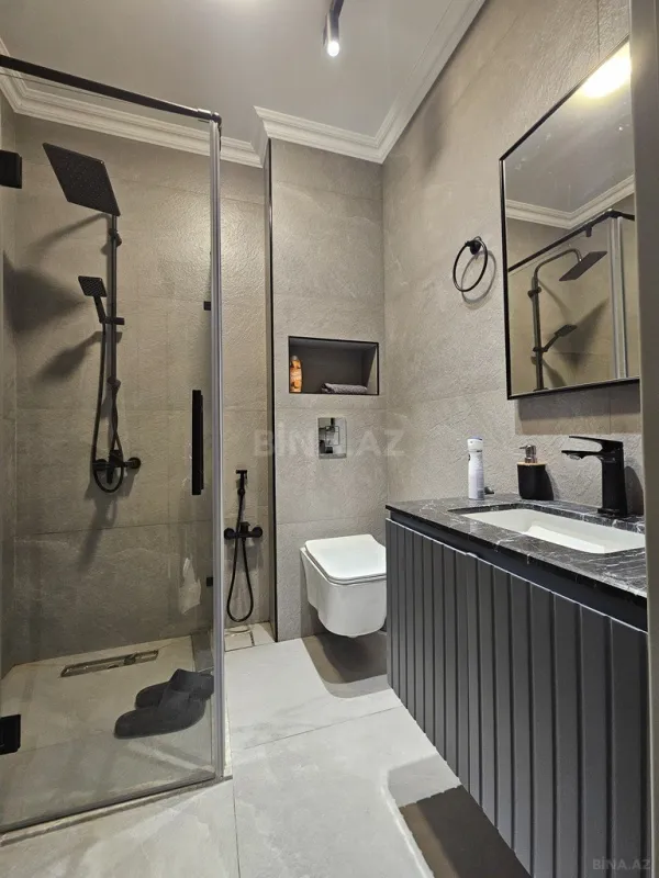 Satılır 8 otaqlı həyət evi 430 m²