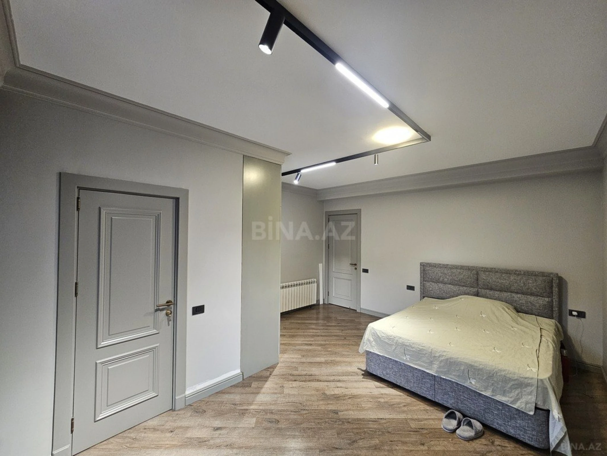 Satılır 8 otaqlı həyət evi 430 m²