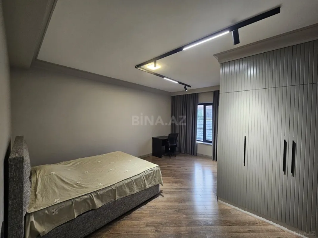 Satılır 8 otaqlı həyət evi 430 m²