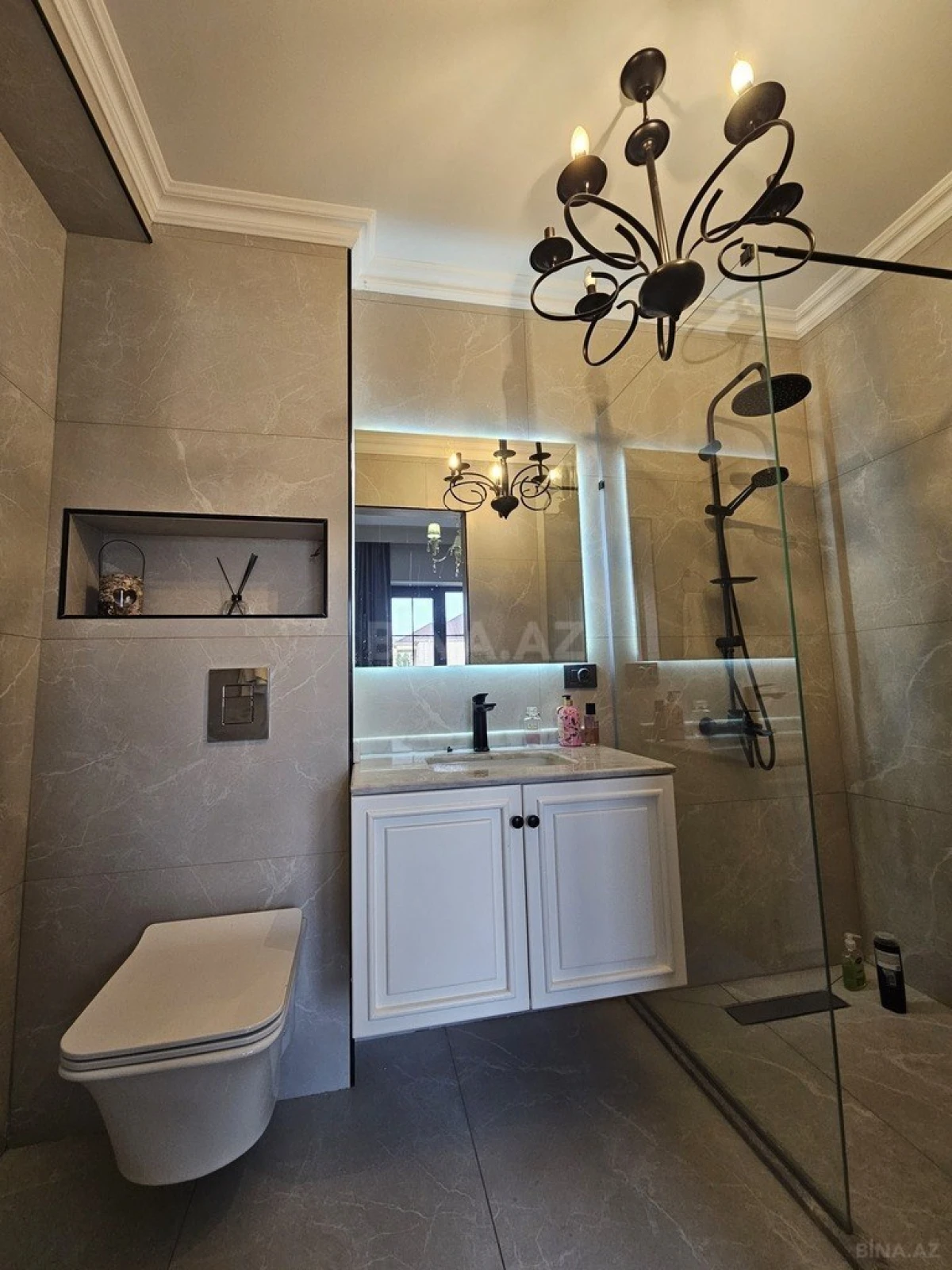 Satılır 8 otaqlı həyət evi 430 m²