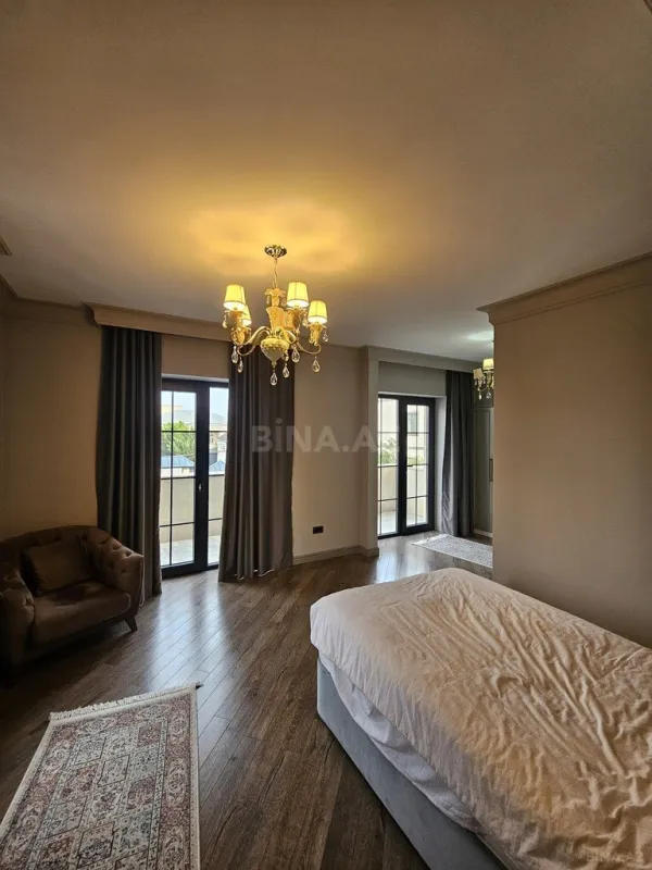 Satılır 8 otaqlı həyət evi 430 m²