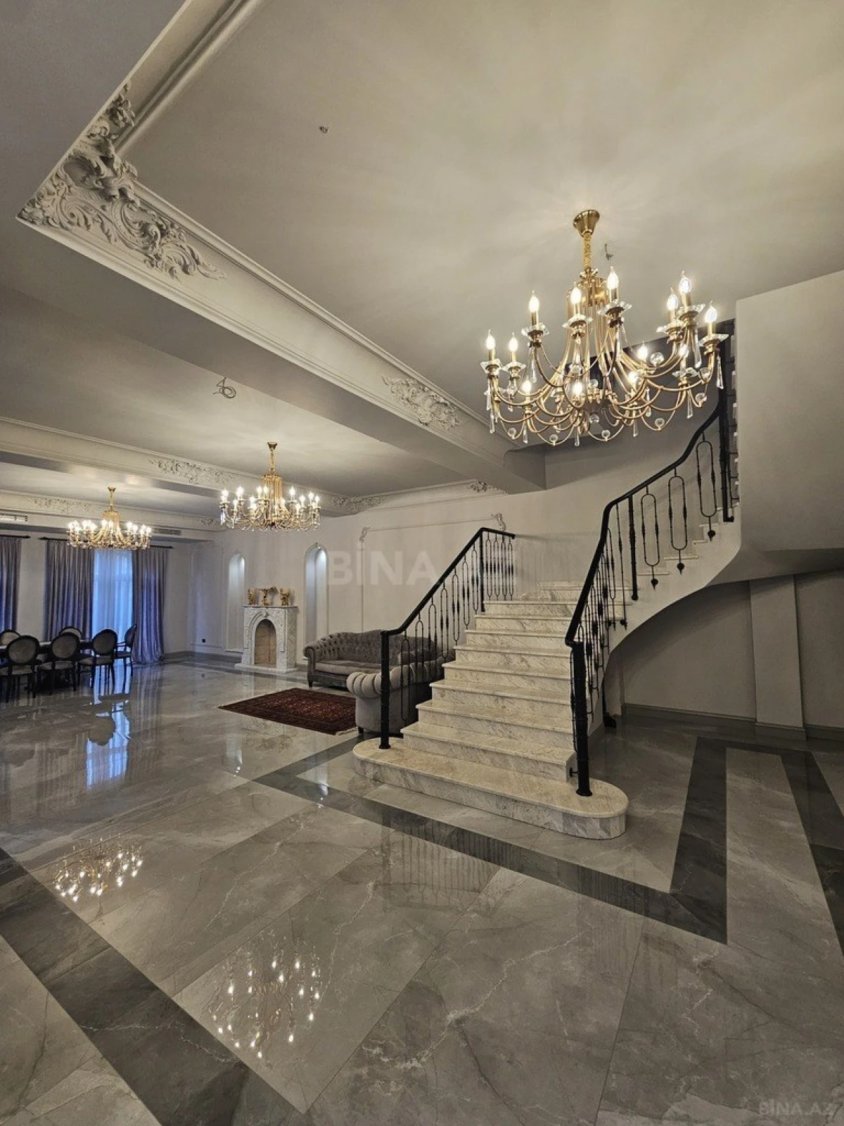 Satılır 8 otaqlı həyət evi 430 m²