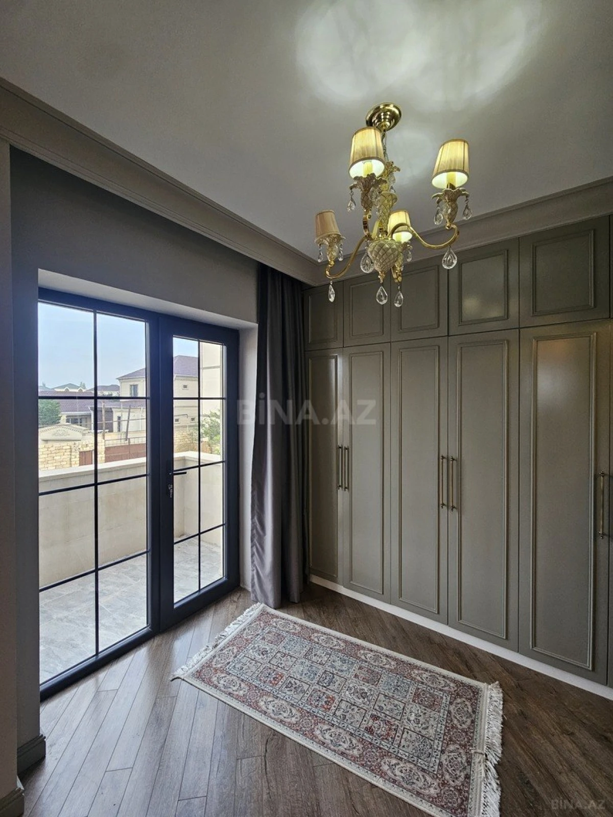 Satılır 8 otaqlı həyət evi 430 m²