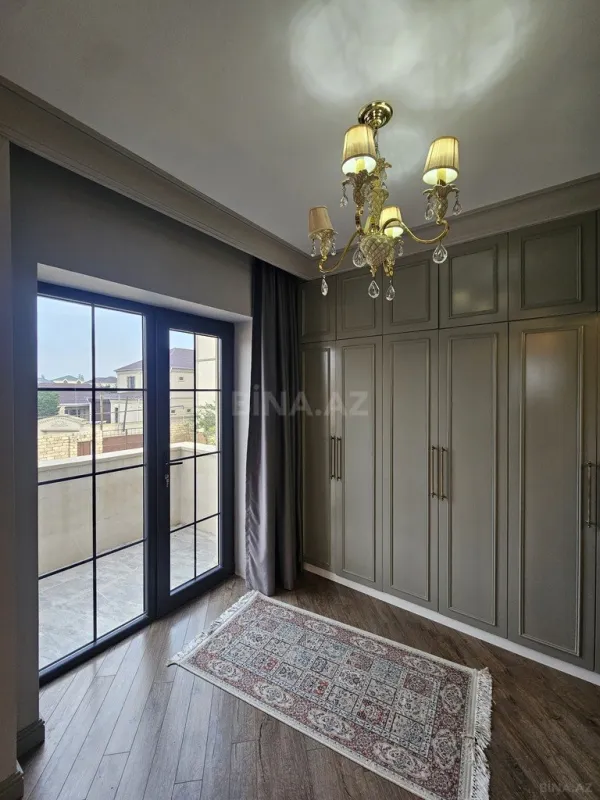 Satılır 8 otaqlı həyət evi 430 m²
