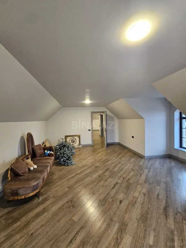 Satılır 8 otaqlı həyət evi 430 m²
