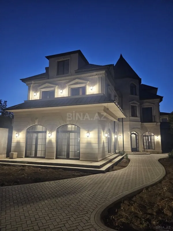 Satılır 8 otaqlı həyət evi 430 m²