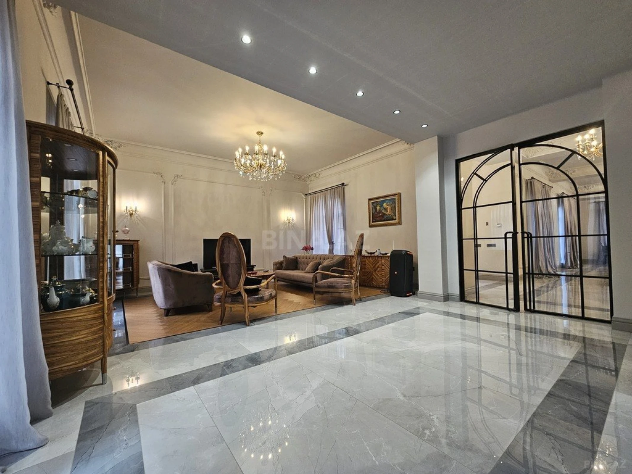 Satılır 8 otaqlı həyət evi 430 m²