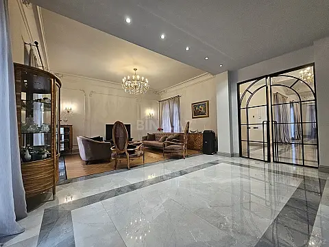 Satılır 8 otaqlı həyət evi 430 m²