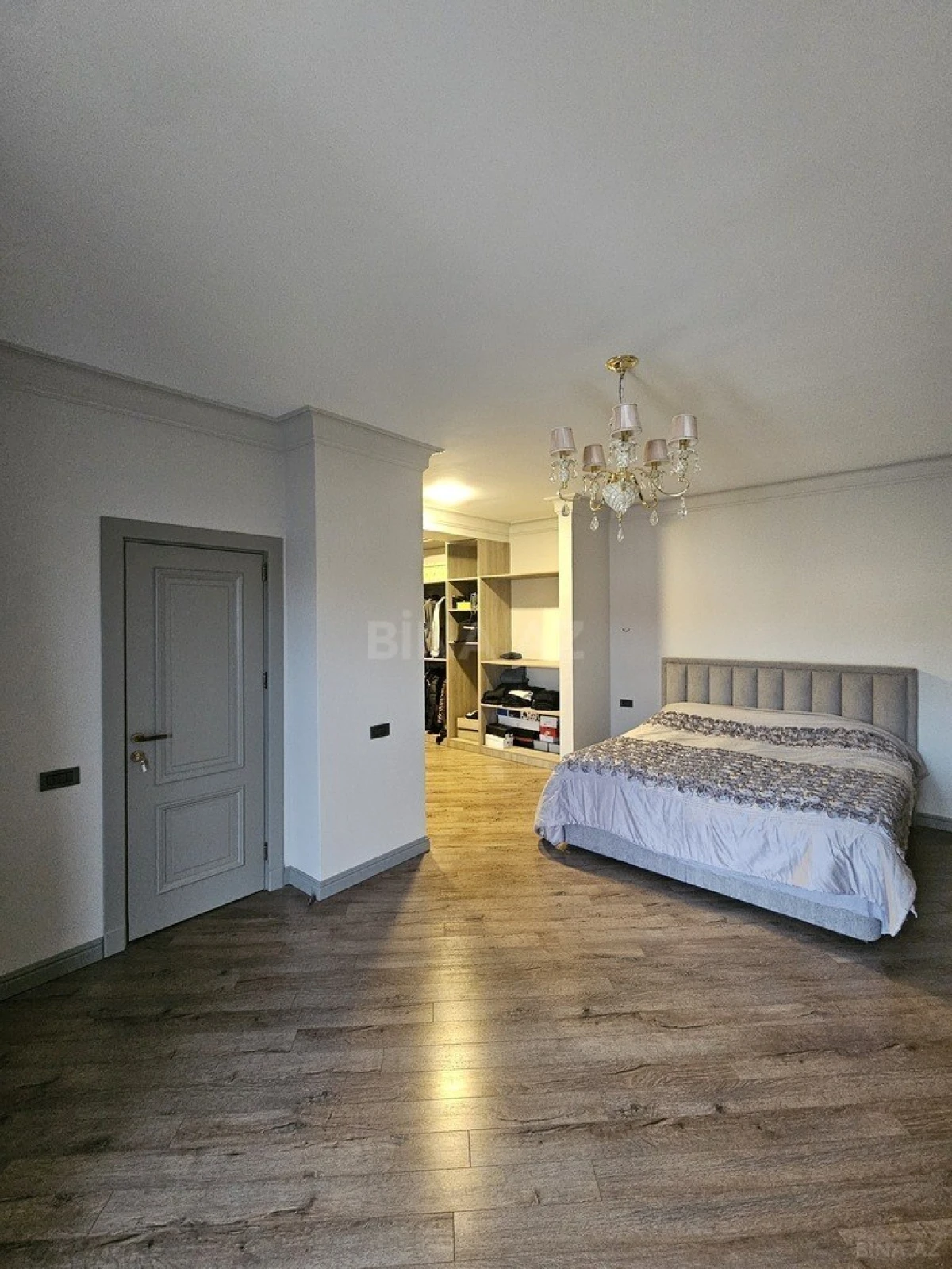 Satılır 8 otaqlı həyət evi 430 m²