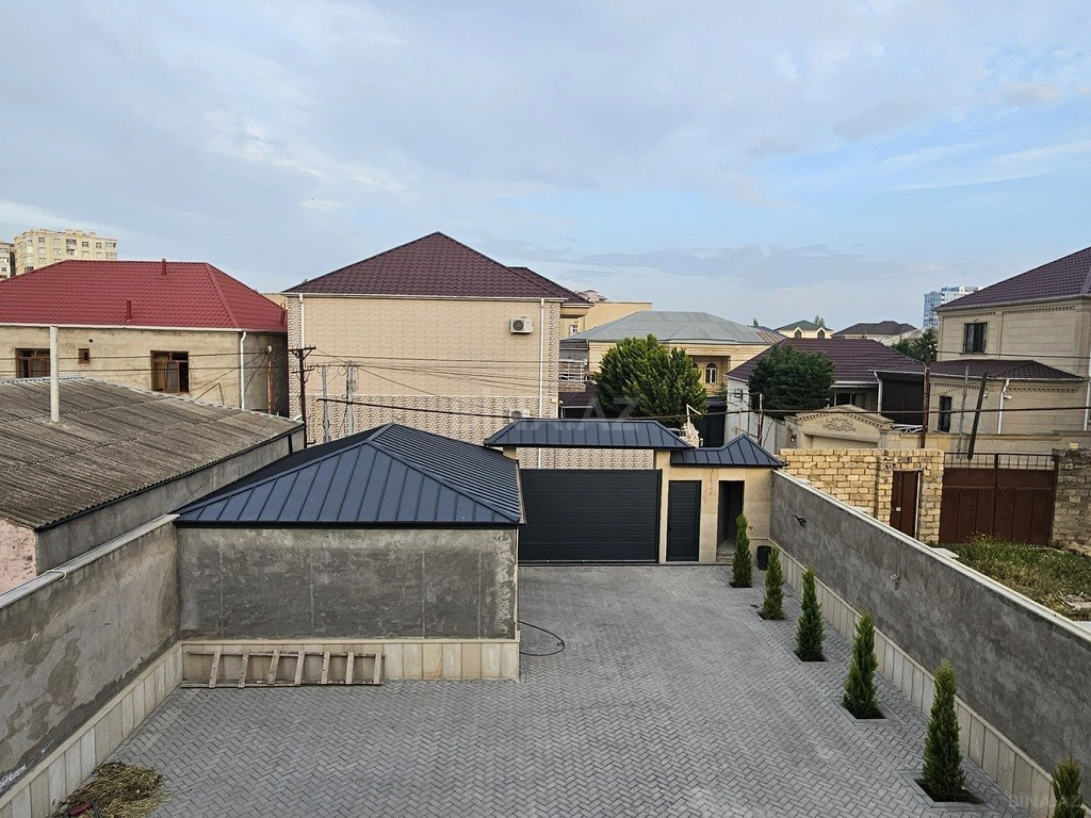 Satılır 8 otaqlı həyət evi 430 m²
