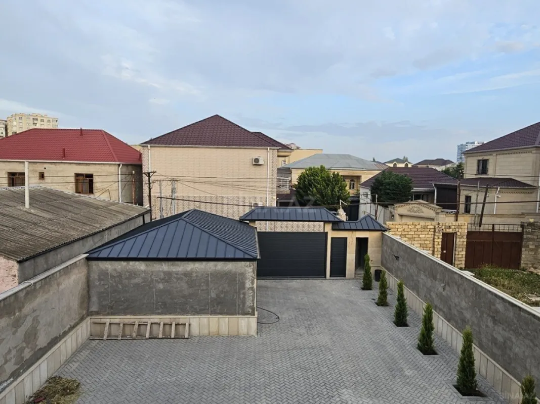 Satılır 8 otaqlı həyət evi 430 m²