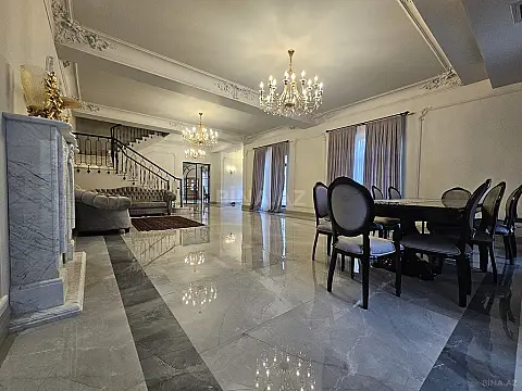 Satılır 8 otaqlı həyət evi 430 m²
