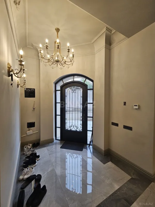Satılır 8 otaqlı həyət evi 430 m²