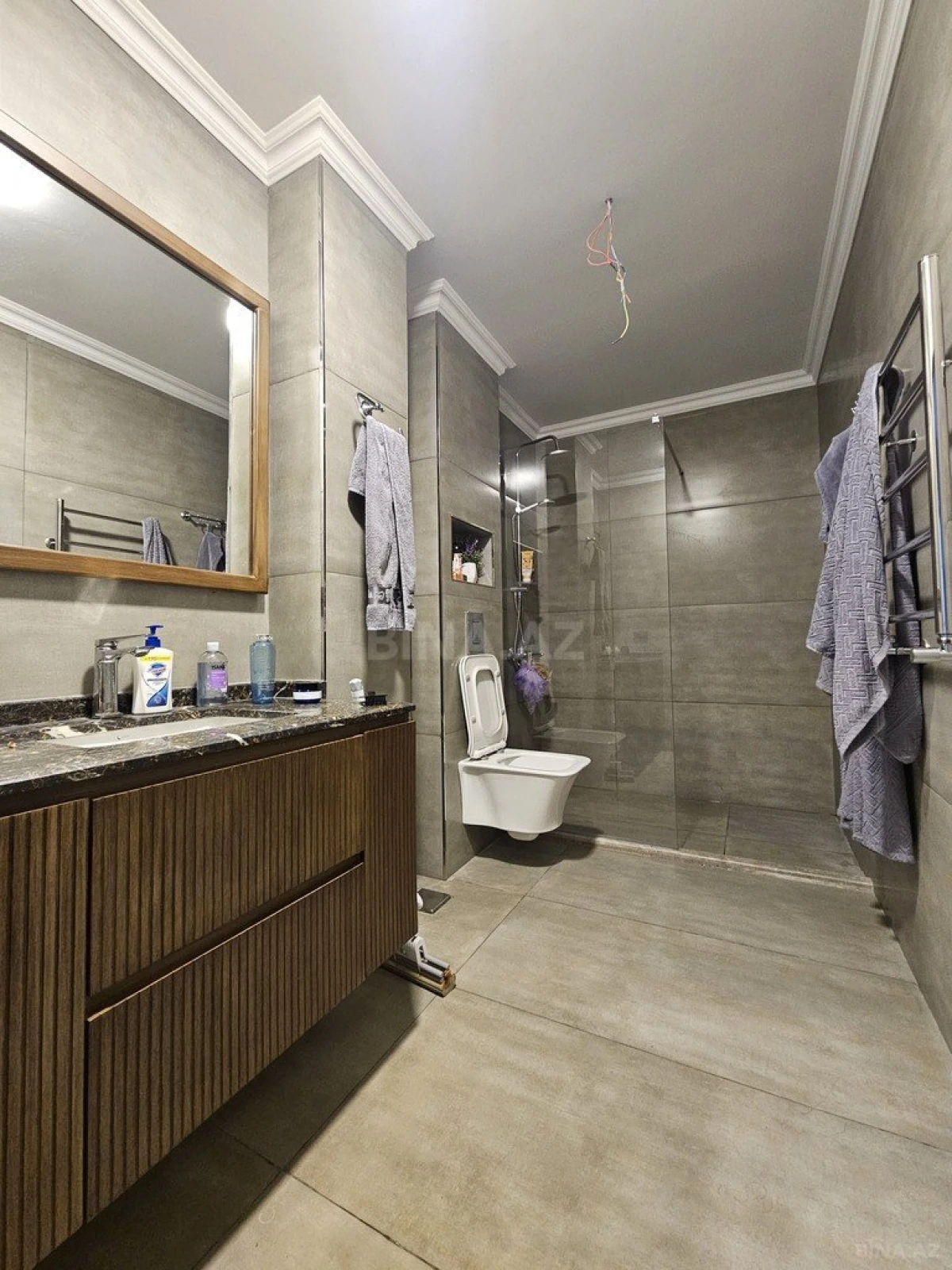 Satılır 8 otaqlı həyət evi 430 m²