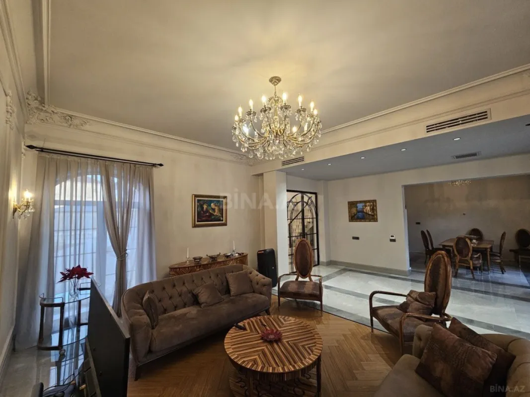 Satılır 8 otaqlı həyət evi 430 m²