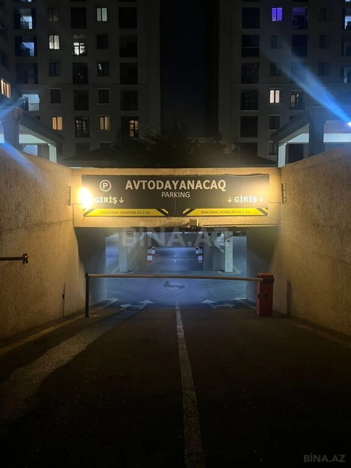 Satılır 6 otaqlı mənzil 323 m²