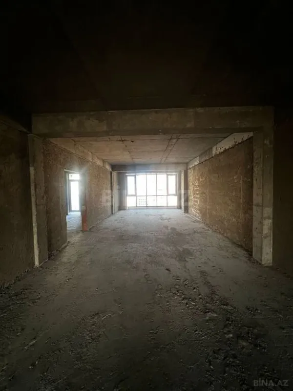 Satılır 6 otaqlı mənzil 323 m²