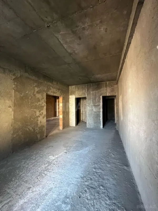 Satılır 6 otaqlı mənzil 323 m²