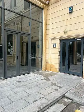 Satılır 6 otaqlı mənzil 323 m²