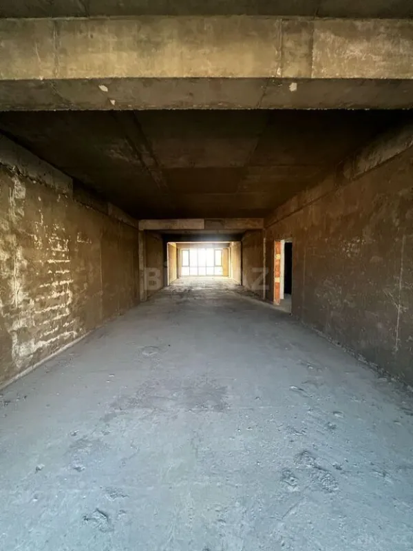 Satılır 6 otaqlı mənzil 323 m²