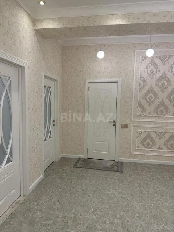 Satılır 3 otaqlı mənzil 142 m²