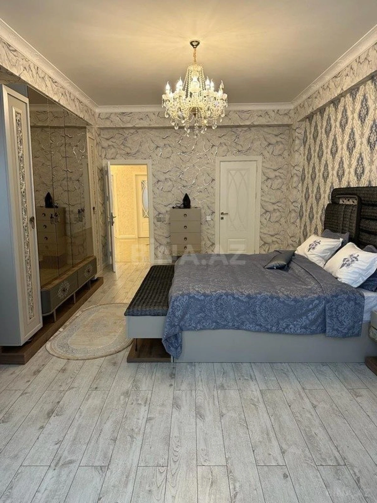 Satılır 3 otaqlı mənzil 142 m²