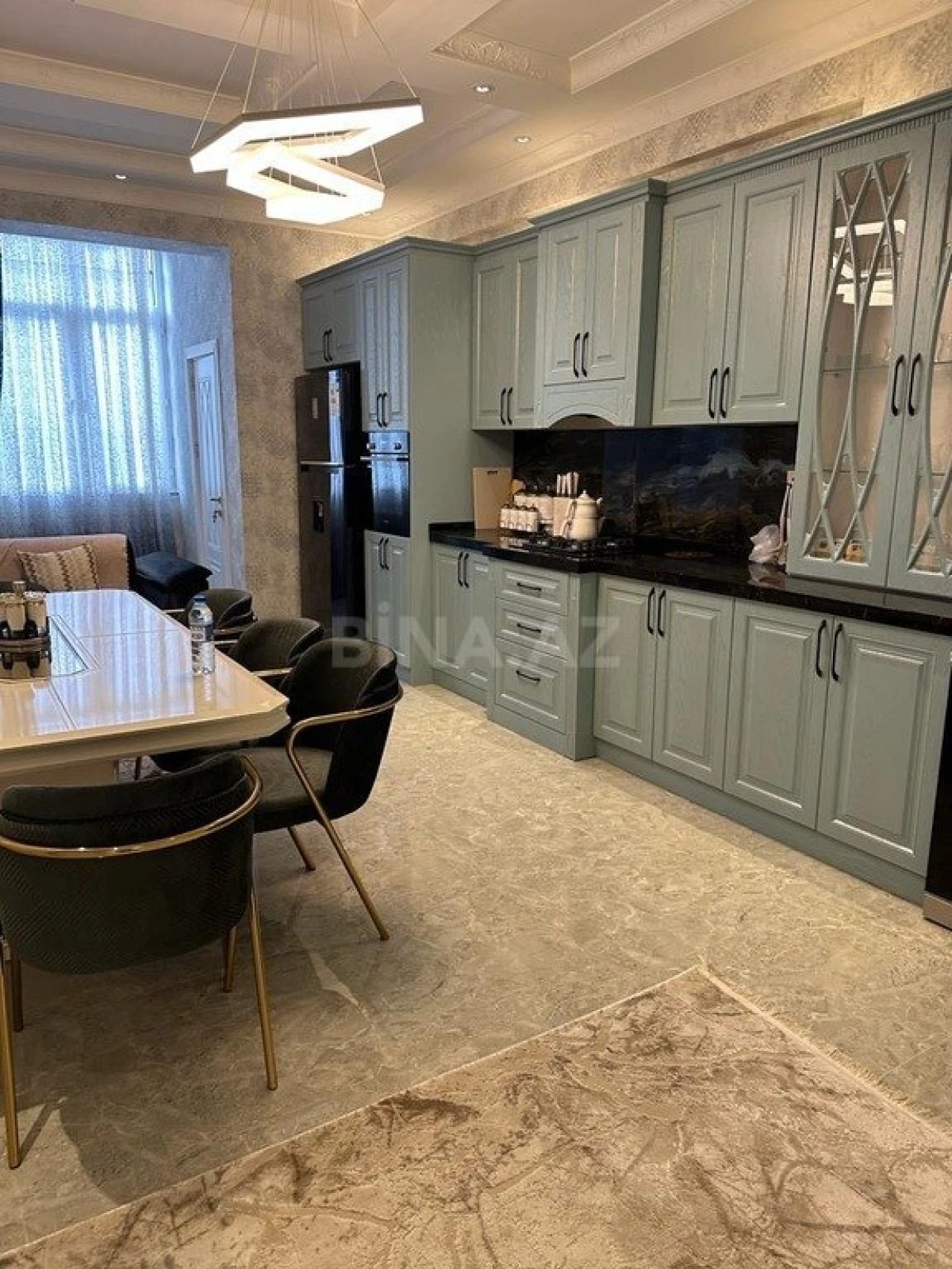 Satılır 3 otaqlı mənzil 142 m²