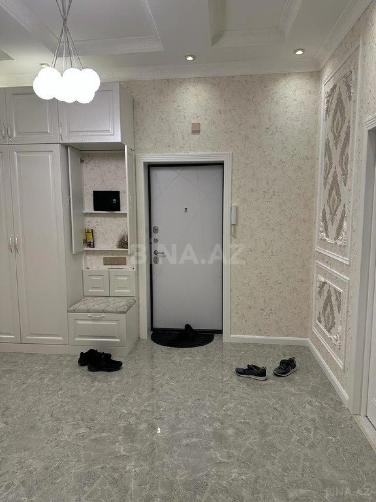 Satılır 3 otaqlı mənzil 142 m²
