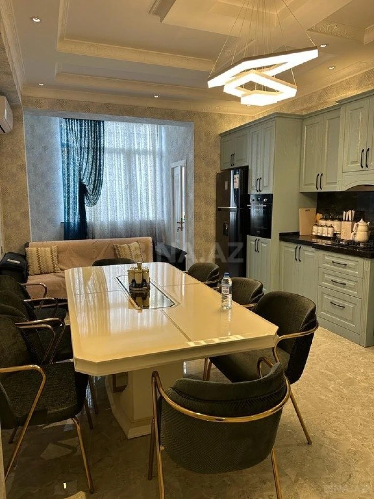 Satılır 3 otaqlı mənzil 142 m²