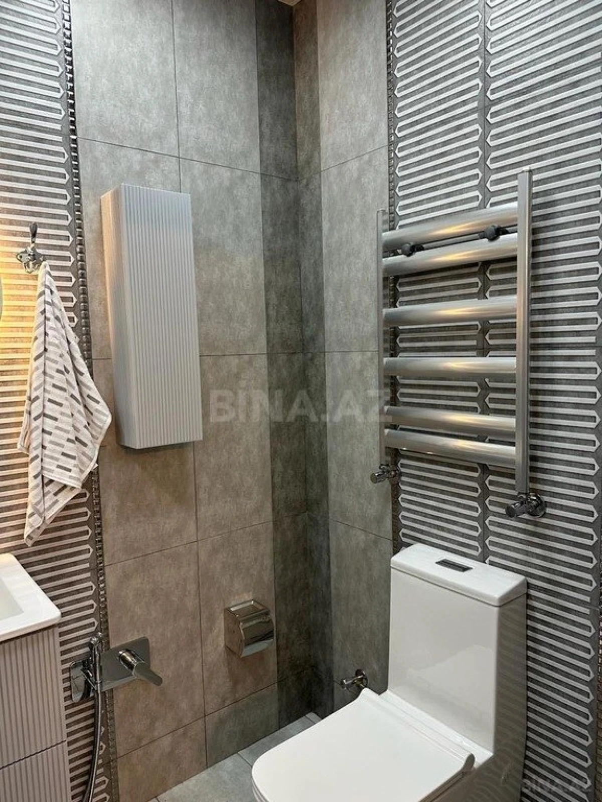 Satılır 3 otaqlı mənzil 142 m²