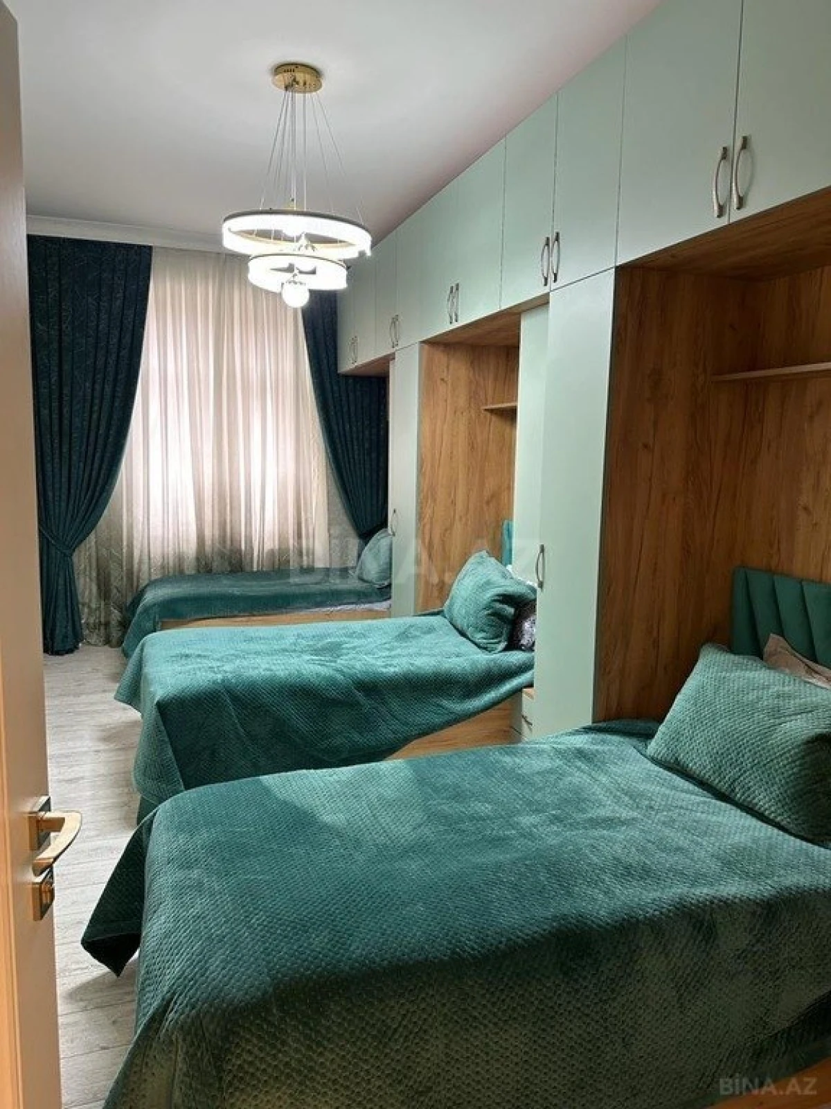 Satılır 3 otaqlı mənzil 142 m²