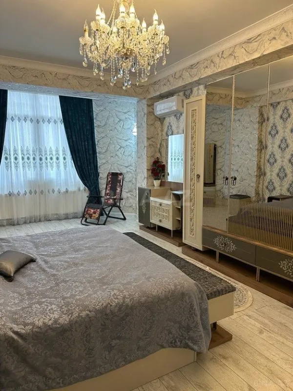Satılır 3 otaqlı mənzil 142 m²