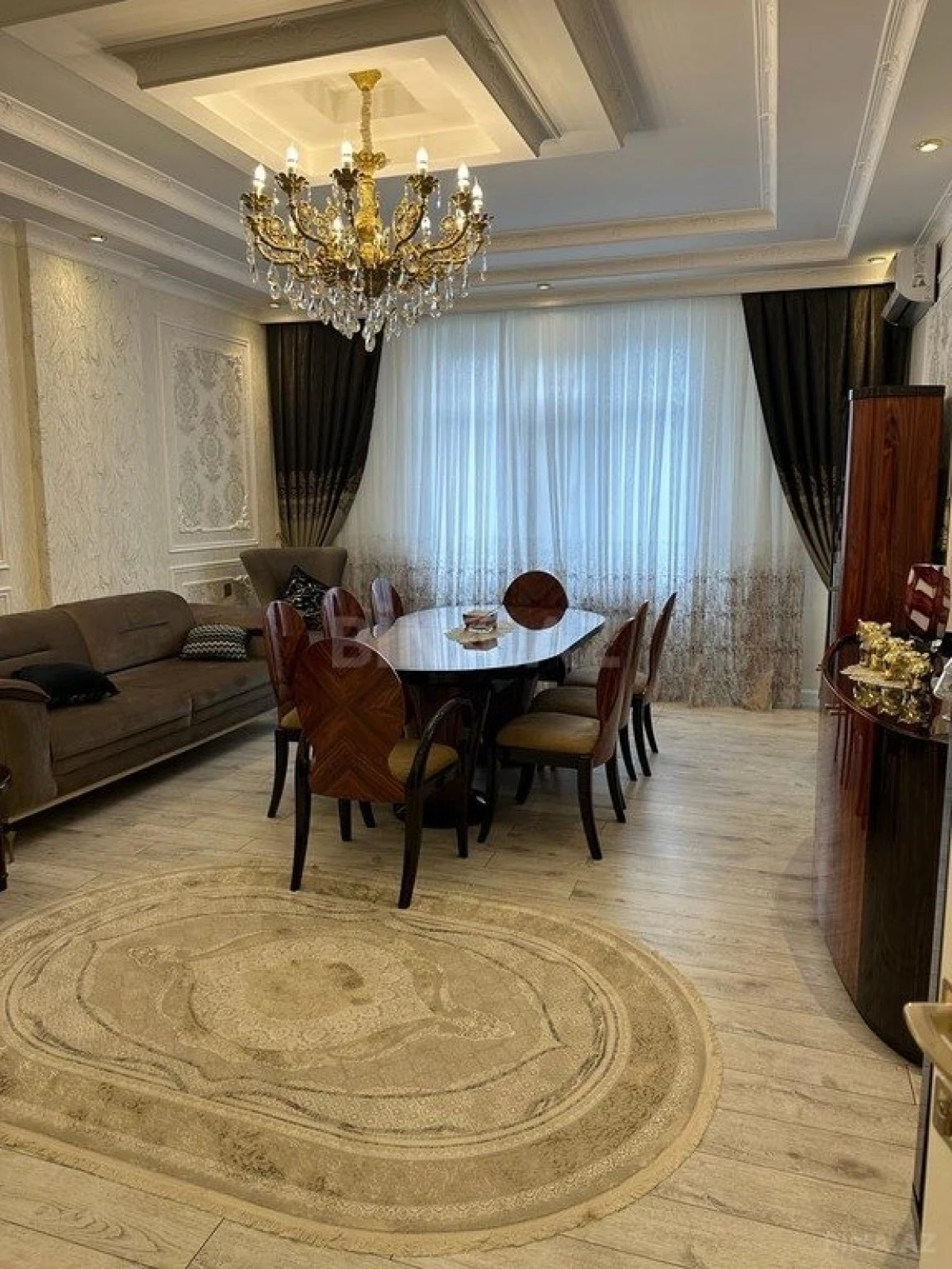 Satılır 3 otaqlı mənzil 142 m²