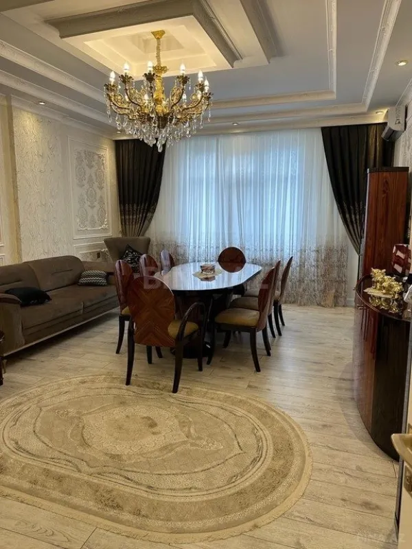Satılır 3 otaqlı mənzil 142 m²