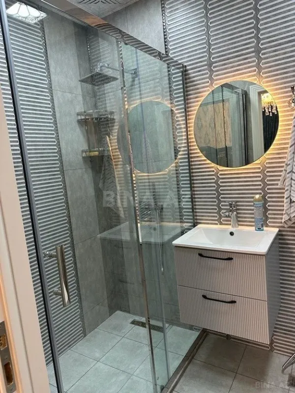 Satılır 3 otaqlı mənzil 142 m²