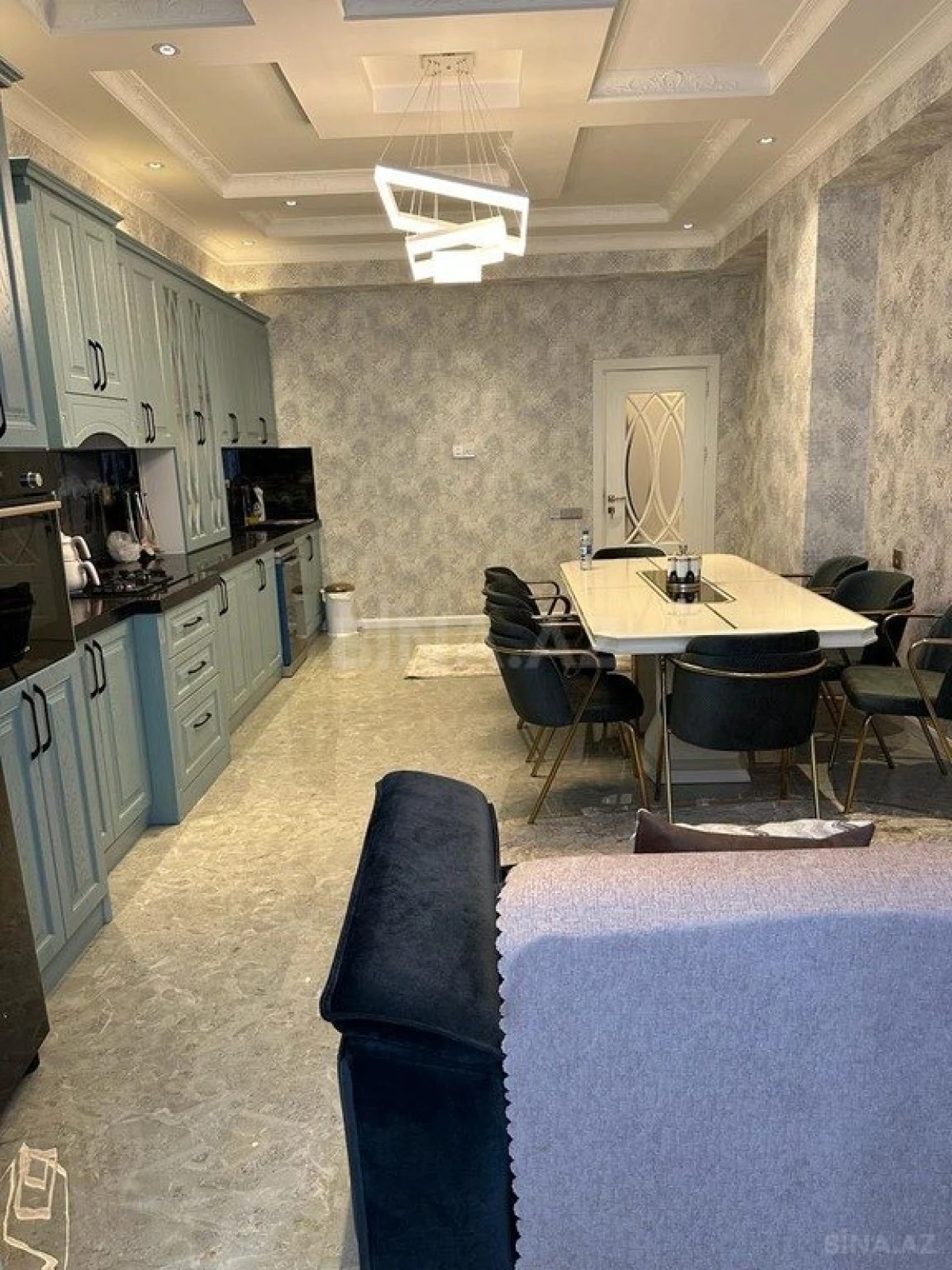 Satılır 3 otaqlı mənzil 142 m²