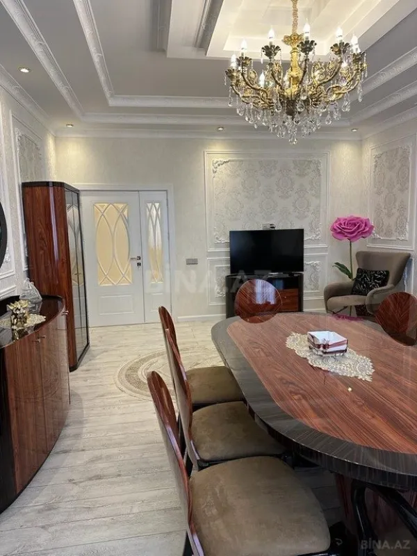 Satılır 3 otaqlı mənzil 142 m²