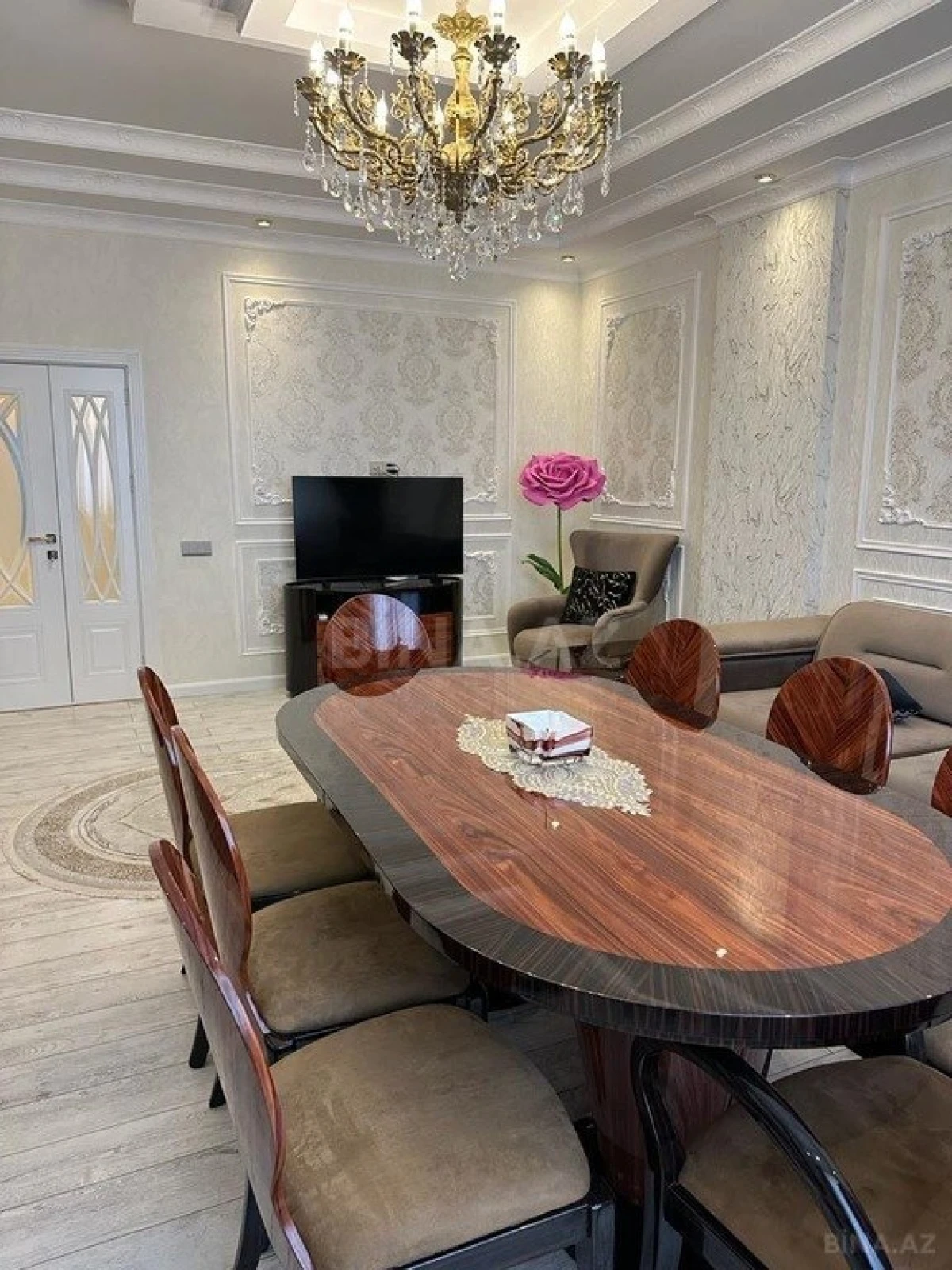 Satılır 3 otaqlı mənzil 142 m²