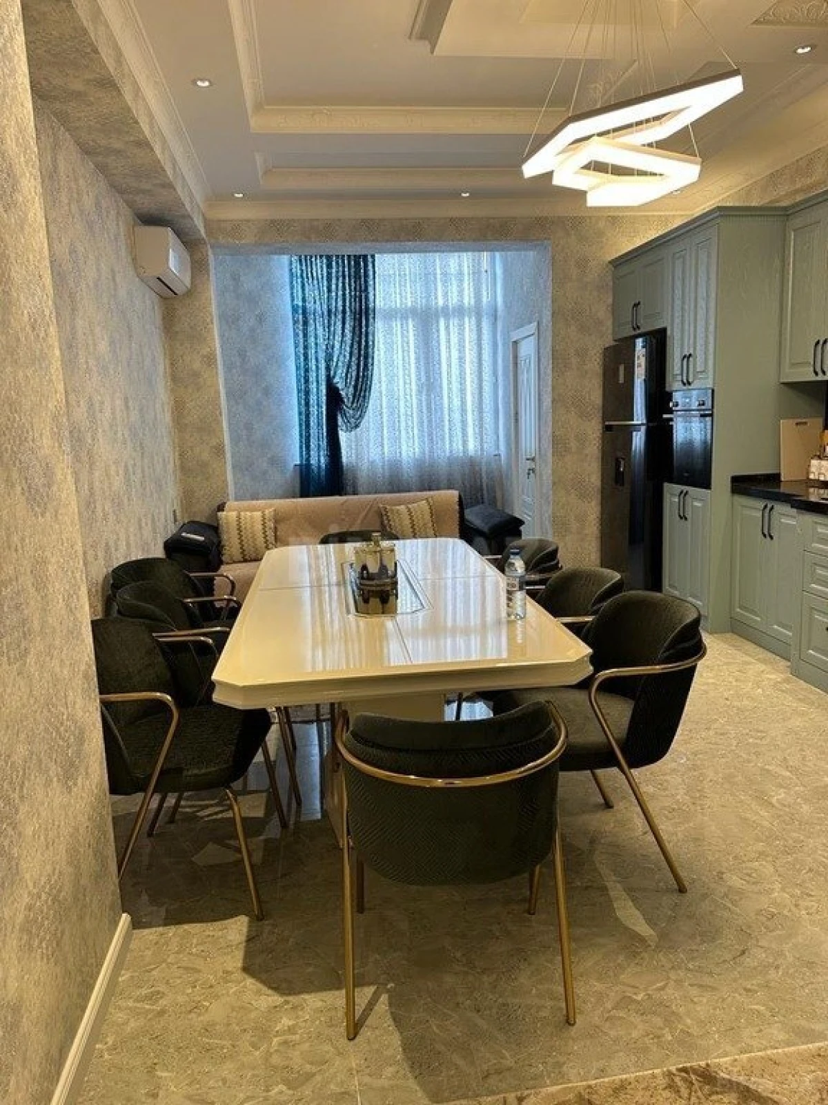 Satılır 3 otaqlı mənzil 142 m²