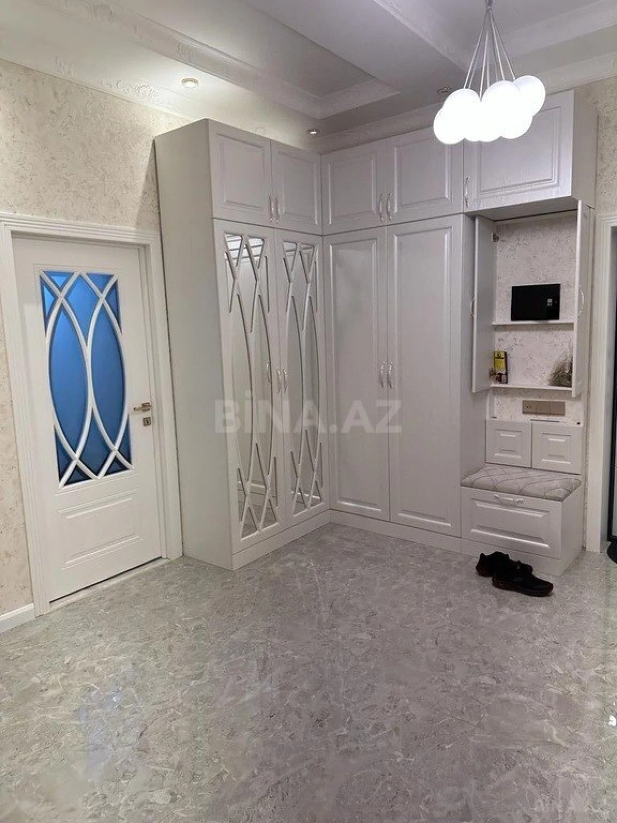 Satılır 3 otaqlı mənzil 142 m²