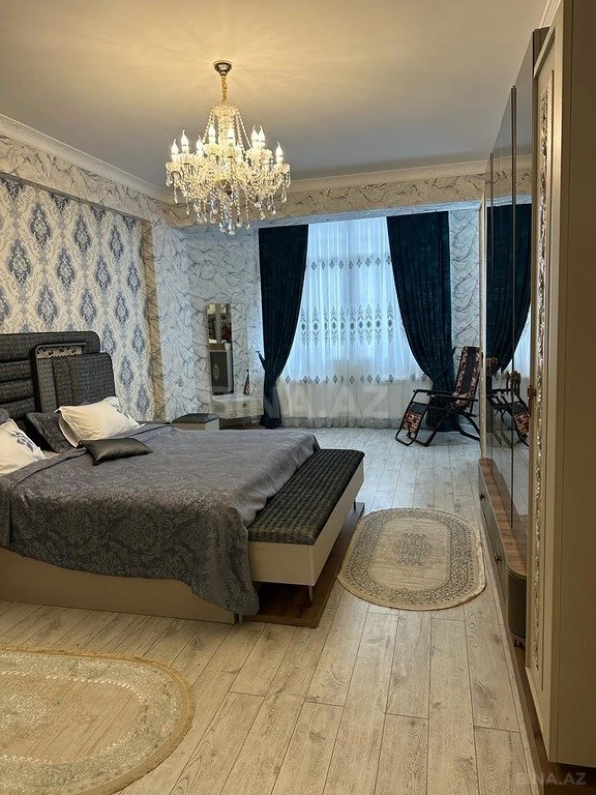 Satılır 3 otaqlı mənzil 142 m²