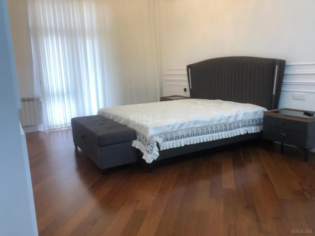 Satılır 4 otaqlı mənzil 200 m²