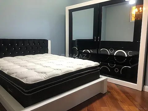 Satılır 4 otaqlı mənzil 200 m²