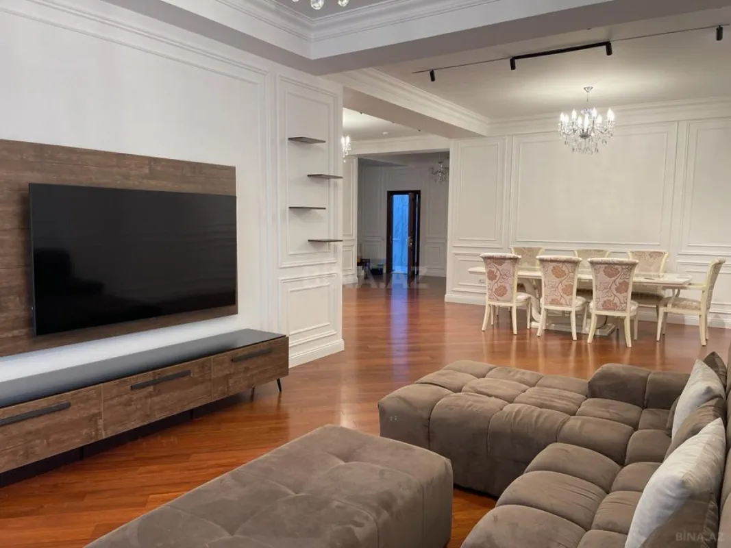 Satılır 4 otaqlı mənzil 200 m²