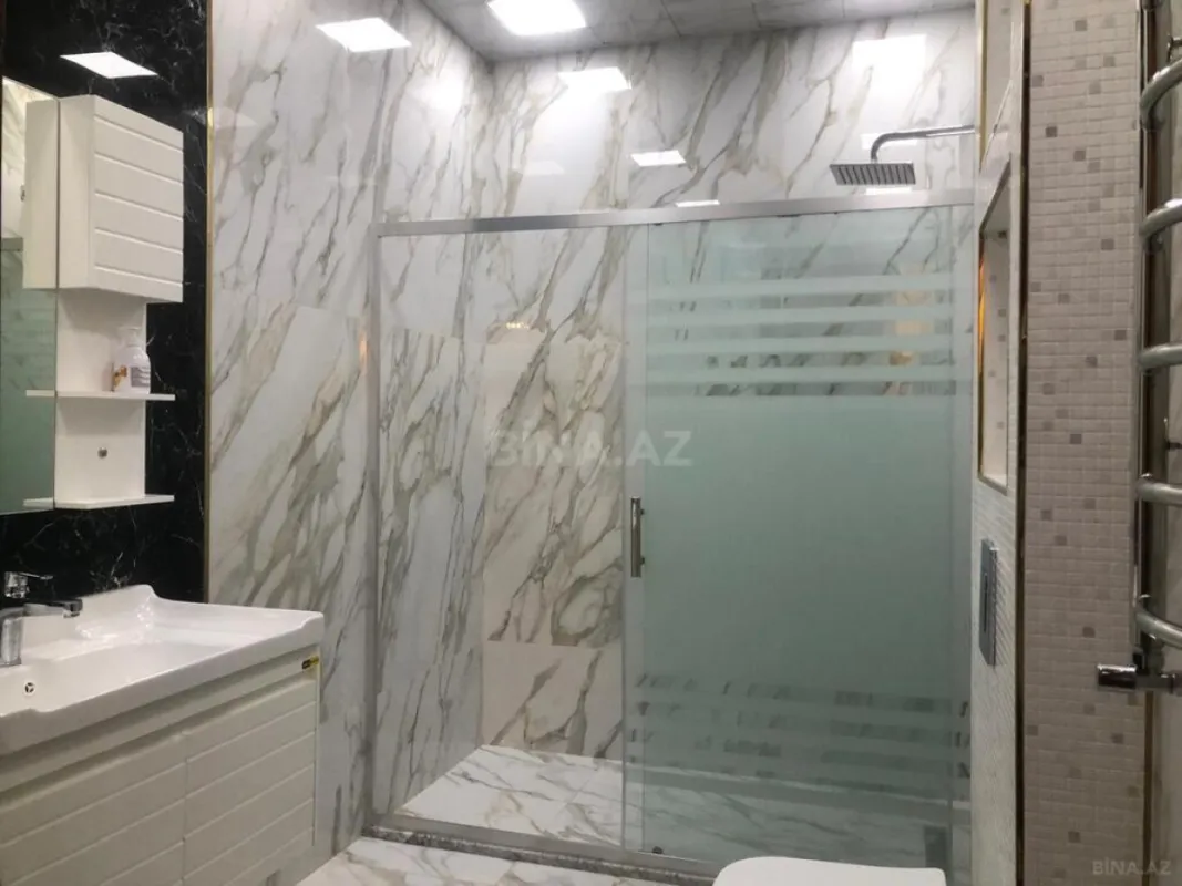 Satılır 4 otaqlı mənzil 200 m²