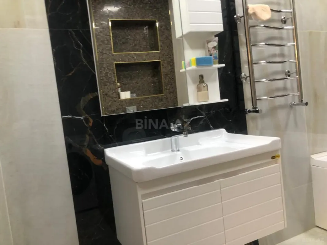 Satılır 4 otaqlı mənzil 200 m²