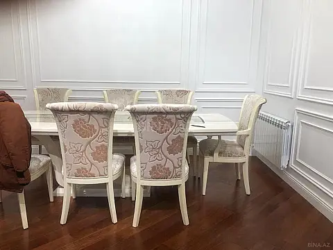 Satılır 4 otaqlı mənzil 200 m²