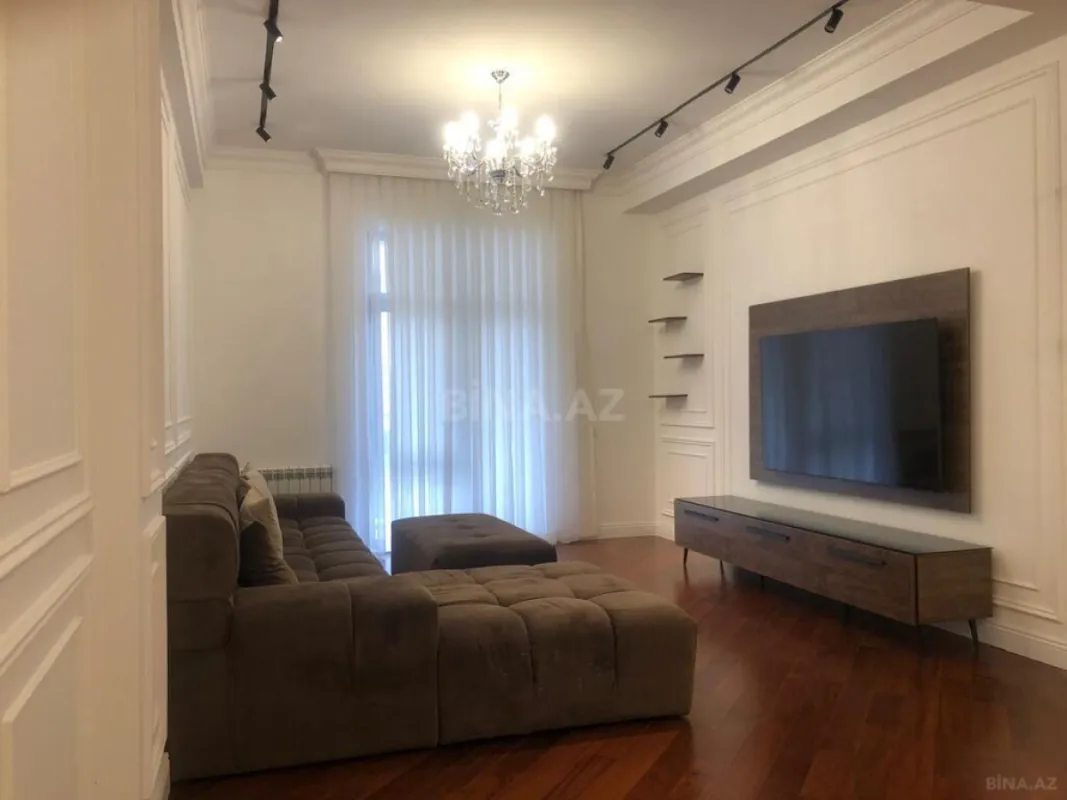 Satılır 4 otaqlı mənzil 200 m²