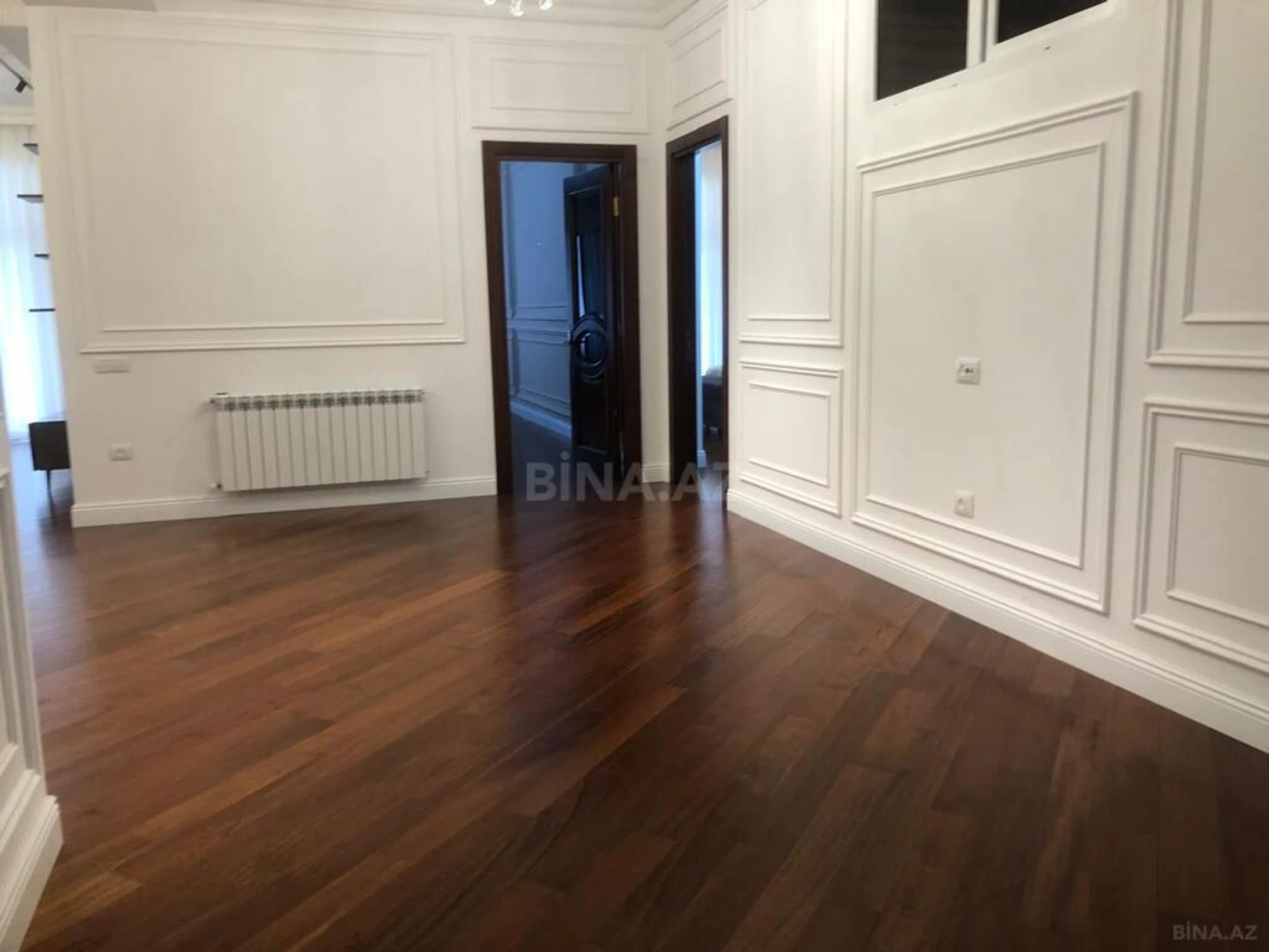 Satılır 4 otaqlı mənzil 200 m²